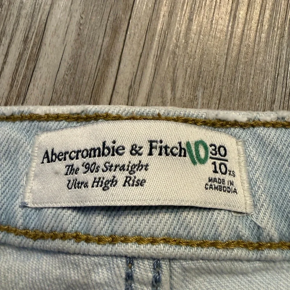 Abercrombie & Fitch Womens 30/10 XS‎ 90's Straight Ultra High Light Wash Jeans